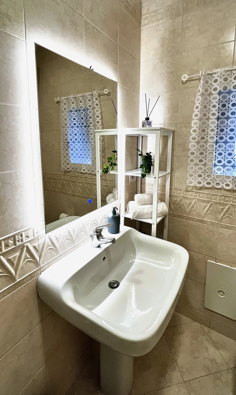 Bagno con specchio illuminato