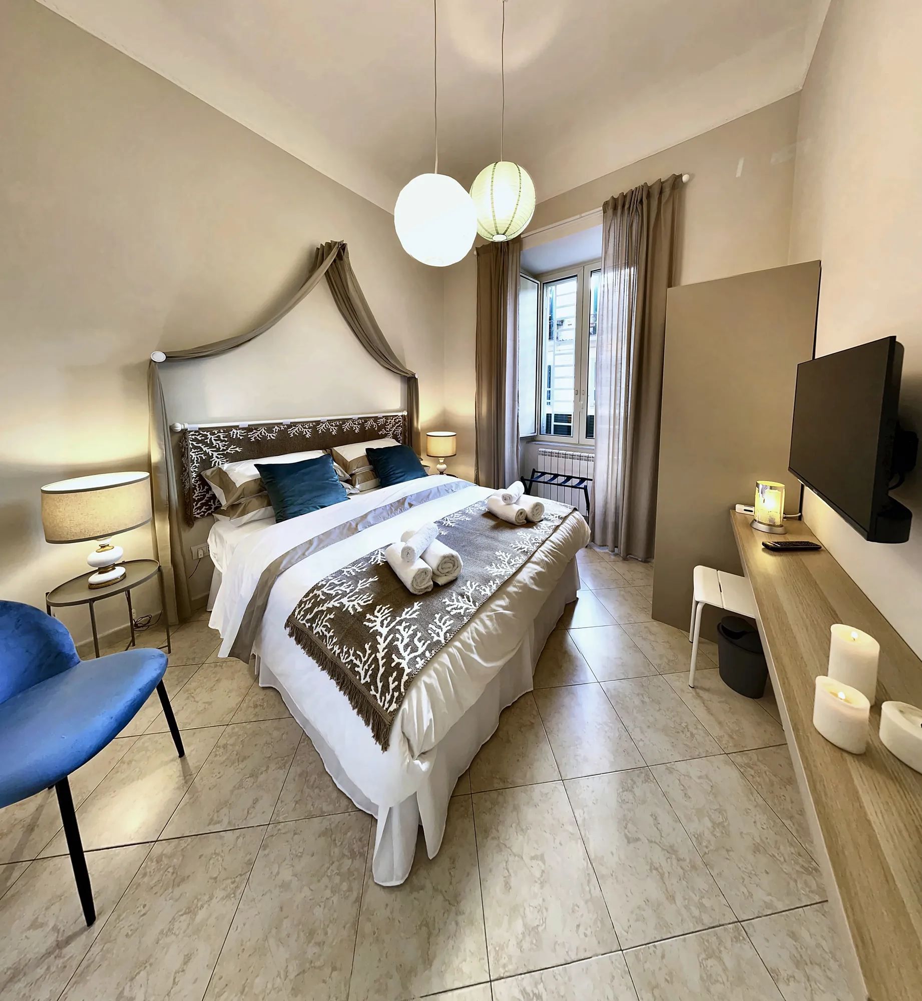 Camera con letto matrimoniale