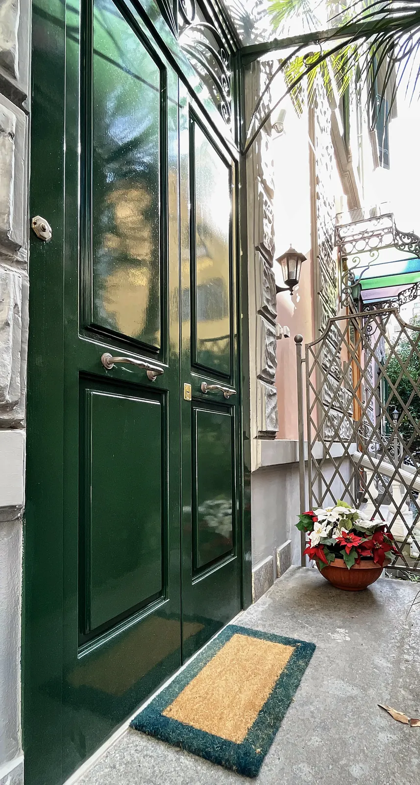 Portone verde d'ingresso